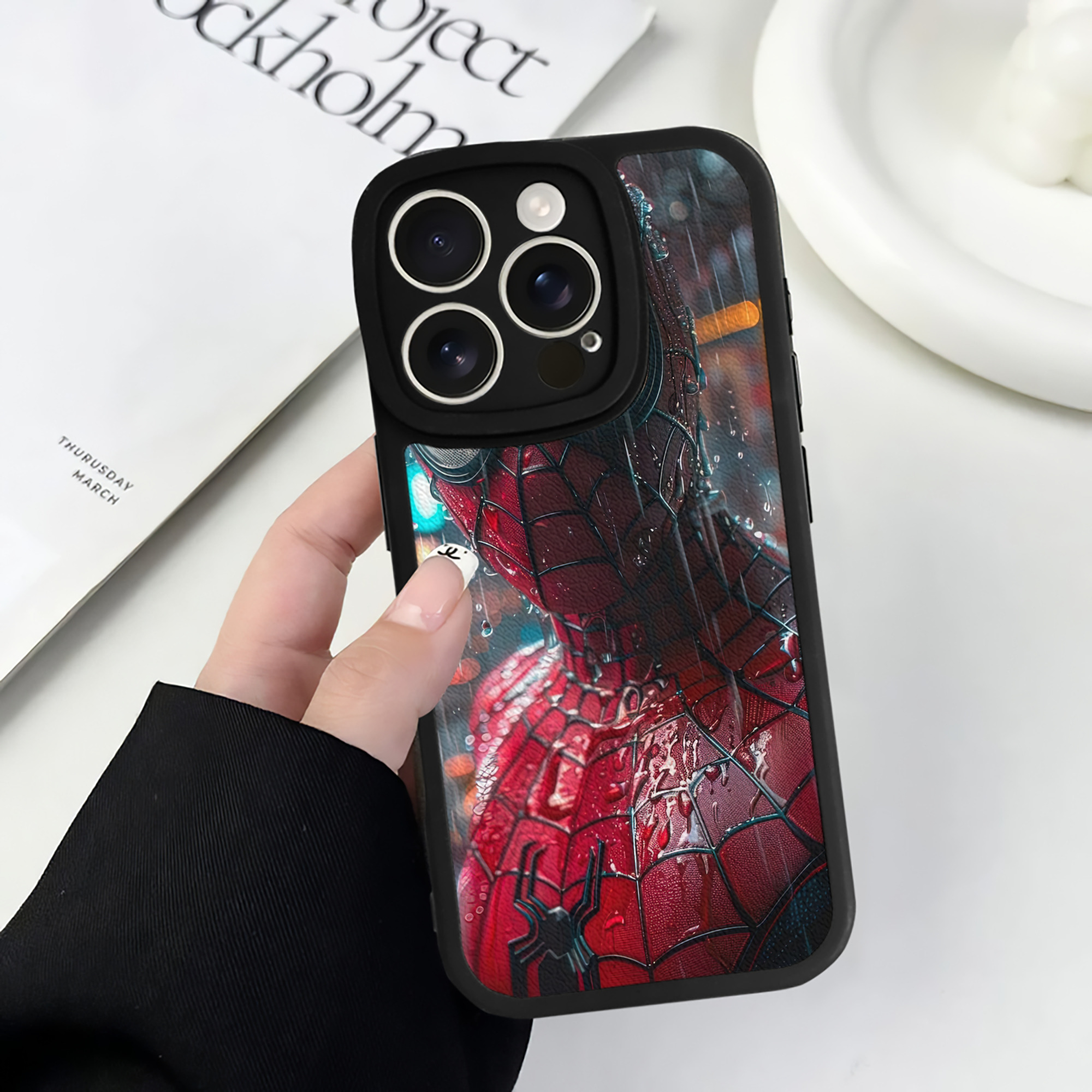 Spider Man スパイダーマン 【iPhone 16シリーズ対応】シリコンスマホケース（レザー調） 材質：シリコン